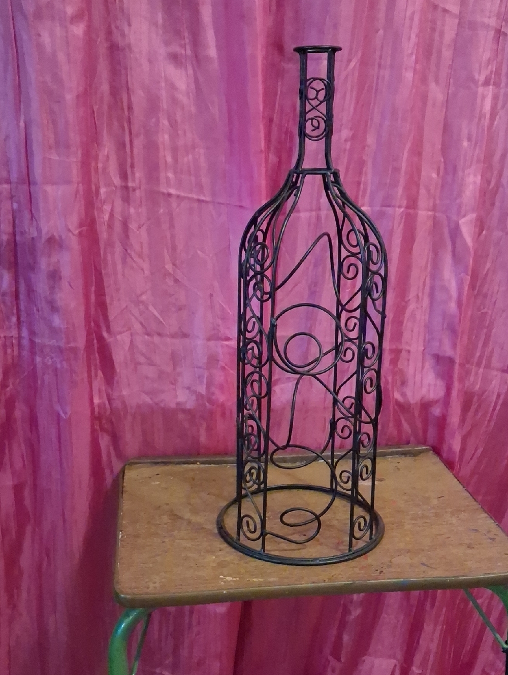 Wrought Iron Bottle-Shaped Wine Rack - Black